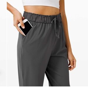 lululemon keep moving Straight-Leg Drawstring Pants size 8 crop